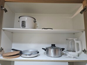 Coffee and/or coffee maker - Mall Of Asia Hotel type 1-bedroom condo with cool AC in Pasay City (Pasay City)