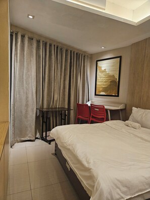 Room - Mall Of Asia Hotel type 1-bedroom condo with cool AC in Pasay City (Pasay City)