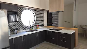 Apartment, Partial Sea View | Private kitchen