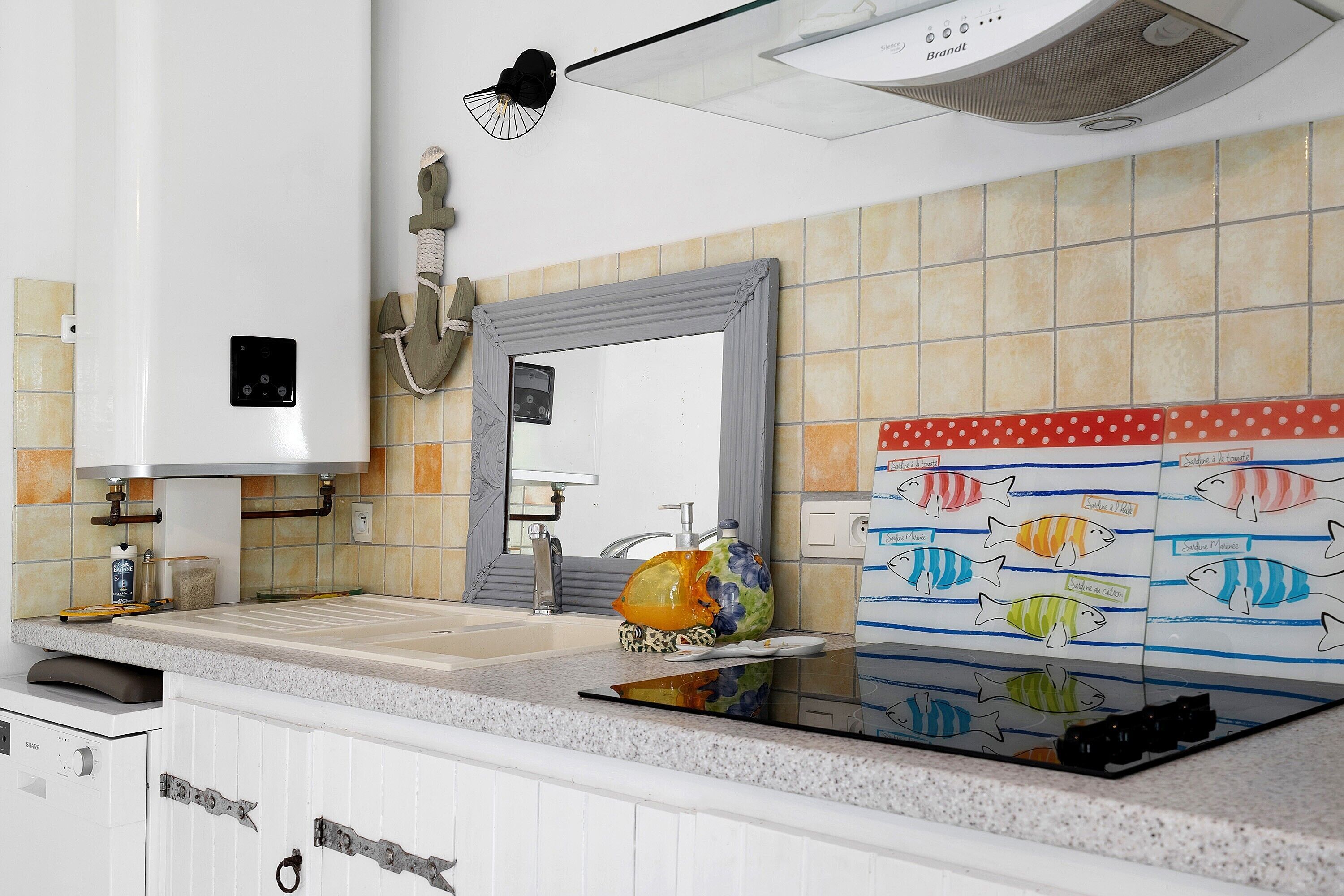 Geladeira, micro-ondas, fogão, cooktop