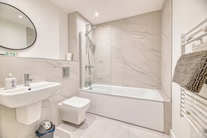 Towels, toilet paper - Alexandra House by Guestz (Stockport)