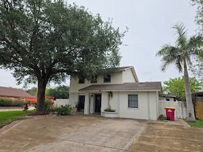 Exterior - Spacious 5-bedroom/3 Bath  house in pleasant Brownsville. (Brownsville)