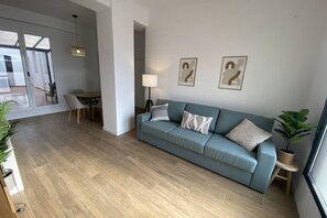 TV - Travel Habitat Bioparc with Terrace Apartment A (Valencia)