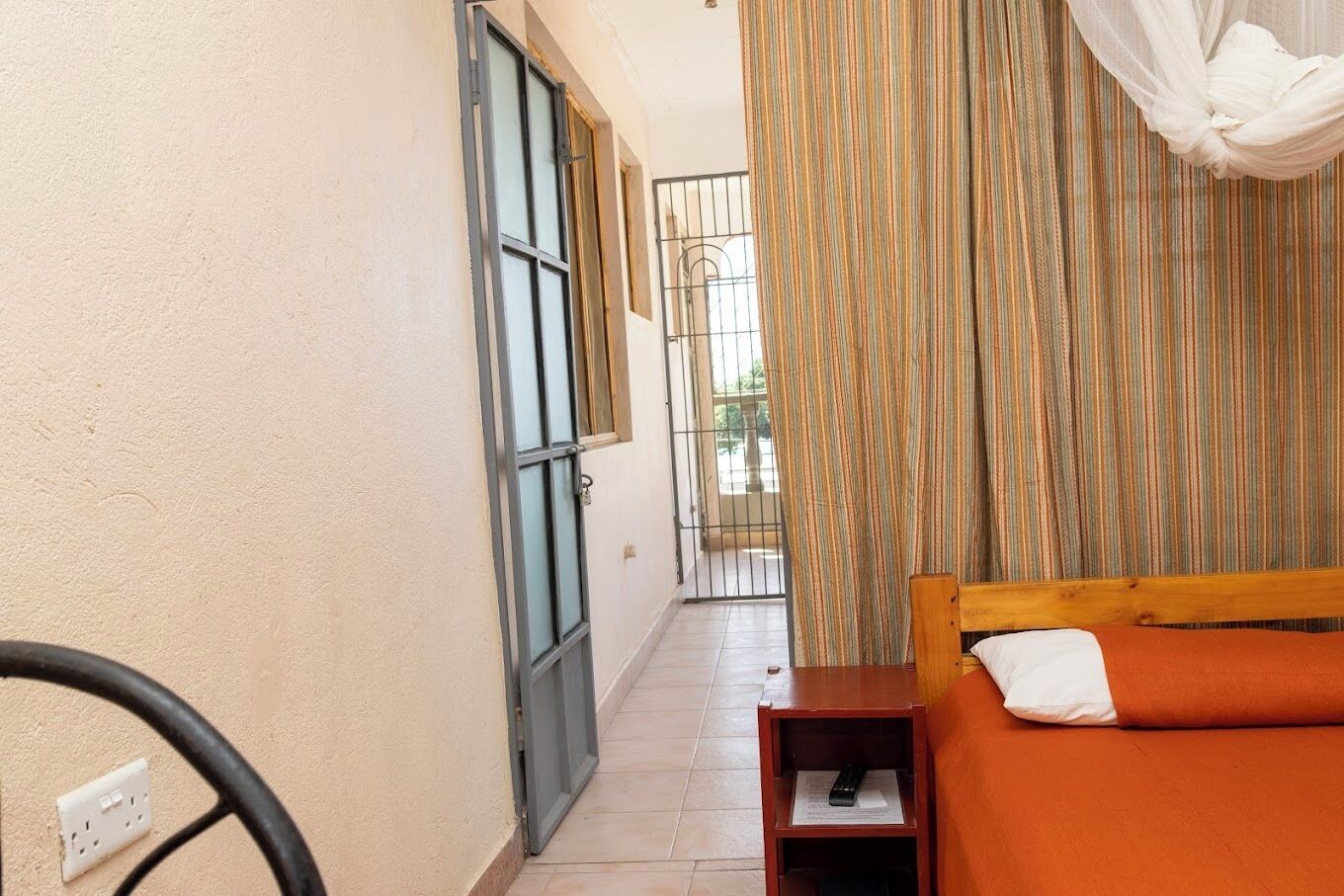 Habitación Confort doble | Decoración individual, mobiliario individual, wifi gratis y ropa de cama