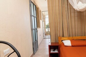 Comfort Double Room | Individually decorated, individually furnished, free WiFi, bed sheets - Cosy Guest House Mtwapa (Mtwapa)