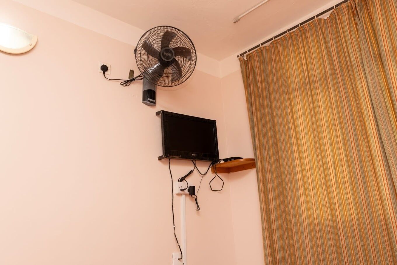 Decoración personalizada, muebles diferentes y wifi gratis 