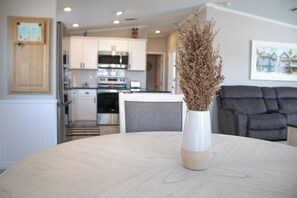 Interior - Coastal Escape - 2 Bed, 2 Bath Close to the Beach (Fort Myers Beach)