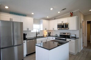 Paper towels - Coastal Escape - 2 Bed, 2 Bath Close to the Beach (Fort Myers Beach)