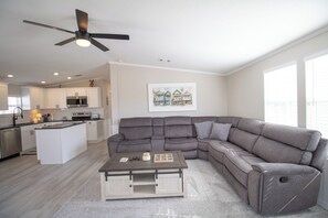 Living area - Coastal Escape - 2 Bed, 2 Bath Close to the Beach (Fort Myers Beach)