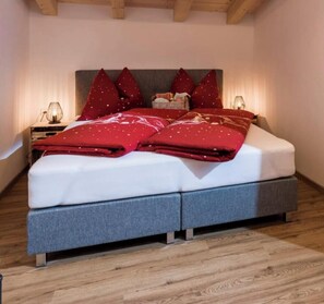 6 quartos, Wi-Fi, roupa de cama