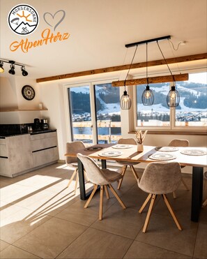 Dining - Vrbo Property (Salvenberg)