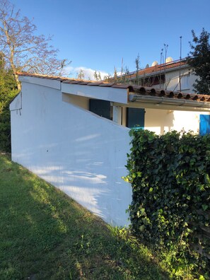 Property grounds - For rent - Charming bungalow with garden in Verdon-sur-Mer For 2 people (Le Verdon-sur-Mer)