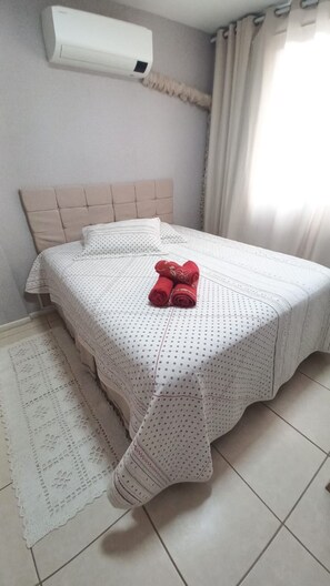 3 bedrooms, iron/ironing board, WiFi, bed sheets - Leisure & Comfort B.C. (Balneário Camboriú)