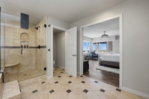 Hair dryer, towels - New Listing Pacific Beach | Ocean-Views & Pool (San Diego)