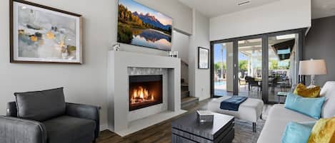 TV, fireplace