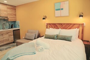 Iron/ironing board, travel crib, free WiFi, bed sheets