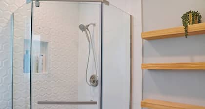 Private Modern Oasis near SF w/Kitchenette 22421C