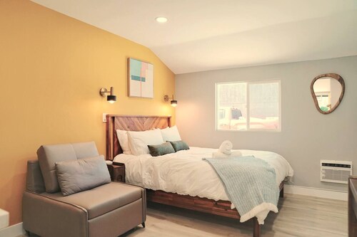 Private Modern Oasis near SF w/Kitchenette 22421C