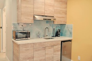 Fridge, microwave, stovetop, coffee/tea maker
