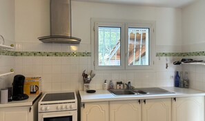 Private kitchen - Spacious house with garden in Gujan-Mestras (Gujan-Mestras)