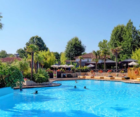 Seasonal outdoor pool. Cottage PARKS Sen Yan - Village Tropical