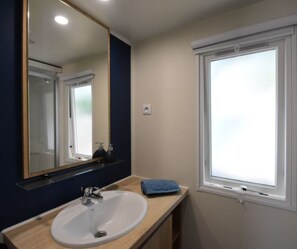 Comfort Mobile Home | Bathroom