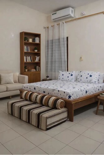 Room with air-conditioned bathroom Furnished