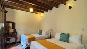 Camera Standard, 2 letti queen | Biancheria da letto di alta qualità, materassi Tempur-Pedic, minibar