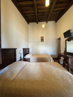 Standard Room, 2 Queen Beds - Hotel Casa Colonial (Antigua Guatemala)