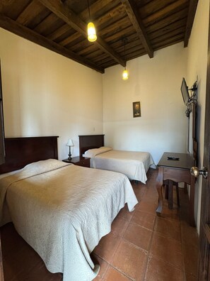 Room - Hotel Casa Colonial (Antigua Guatemala)