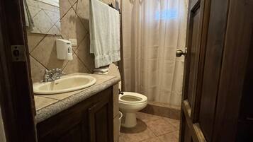 Standard Room | Bathroom