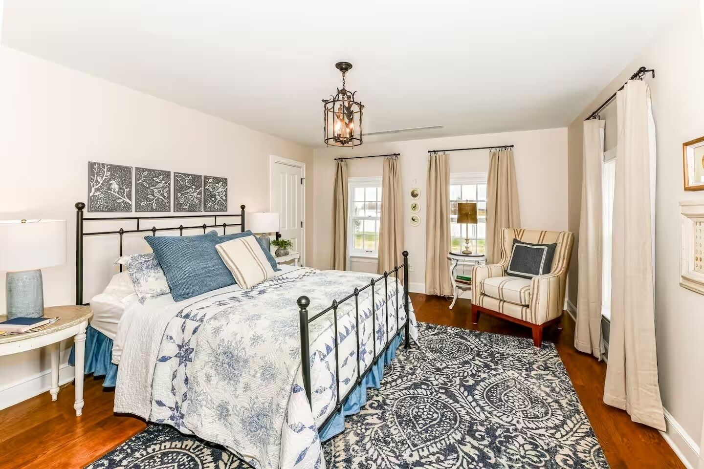 3 chambres, fer et planche à repasser, Wi-Fi gratuit, draps fournis