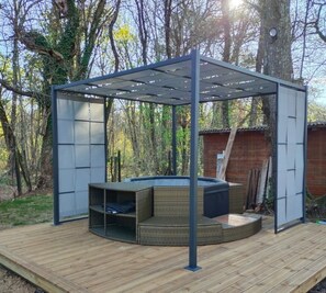 Baignoire à remous extérieure