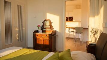 2 Schlafzimmer, Zimmersafe, Bügeleisen/Bügelbrett, WLAN