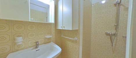 Apartment, 1 Bedroom, Terrace | Bathroom