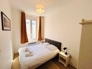 1 Schlafzimmer, Schreibtisch, WLAN, Bettwäsche