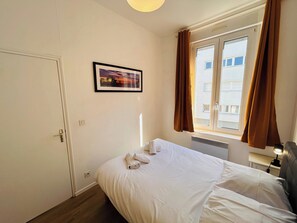 1 Schlafzimmer, Schreibtisch, WLAN, Bettwäsche
