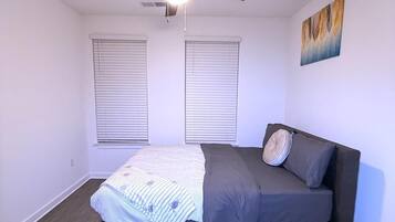 2 bedrooms, iron/ironing board, WiFi, bed sheets