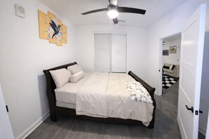 2 habitaciones, tabla de planchar con plancha, wifi y ropa de cama 