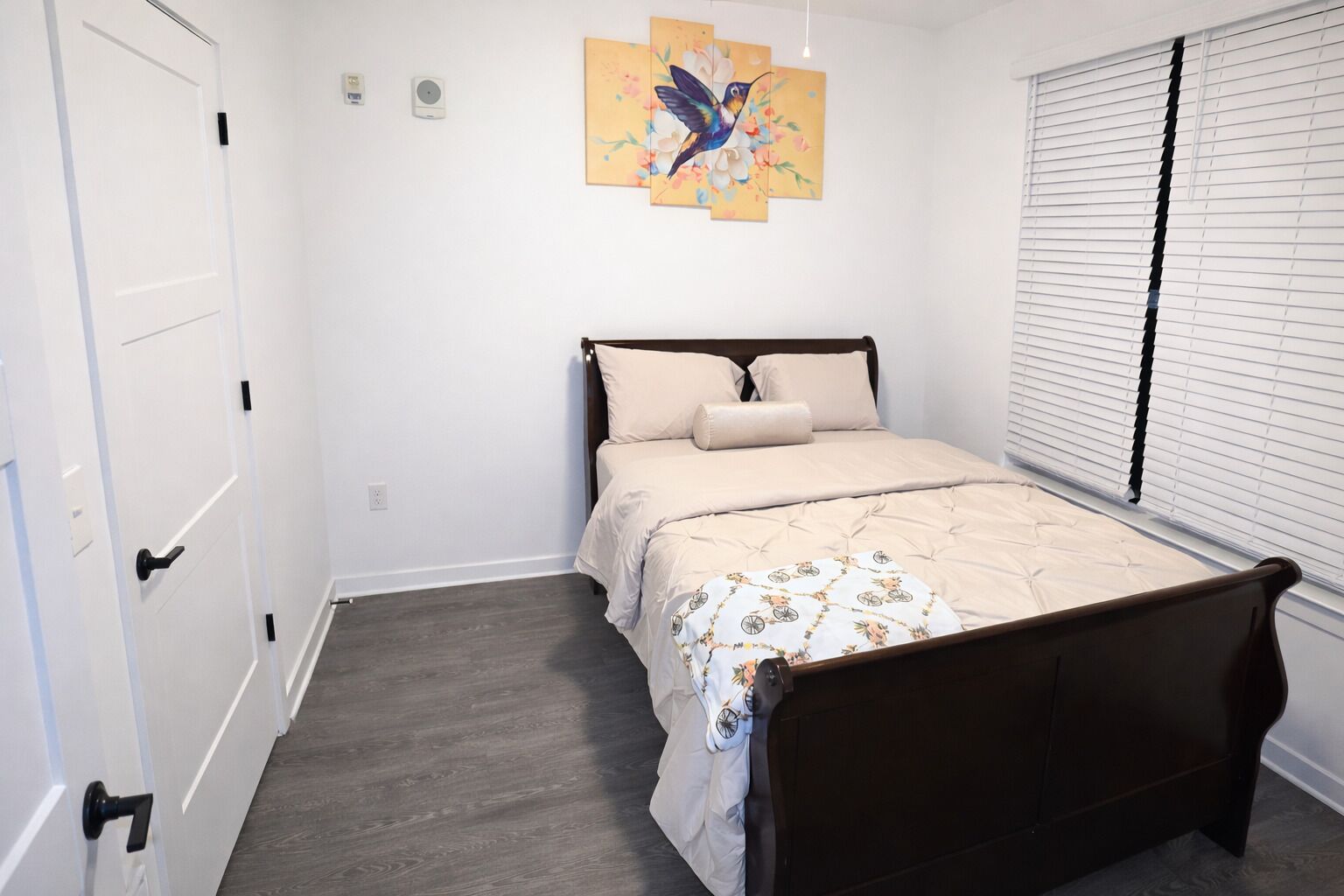 2 habitaciones, tabla de planchar con plancha, wifi y ropa de cama 