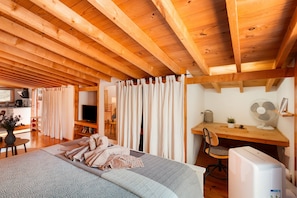 1 bedroom, iron/ironing board, WiFi, bed sheets - Vacation Home 'Arguineguín Retreat' with Mountain View, Wi-Fi and Air Conditioning (San Bartolomé de Tirajana)