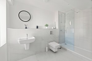 Toallas y papel de baño 