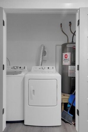 Interior - Newly Refreshed! In-Ground Pool & Hot Tub! (Houston)