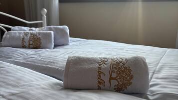 4 bedrooms, iron/ironing board, internet, bed sheets