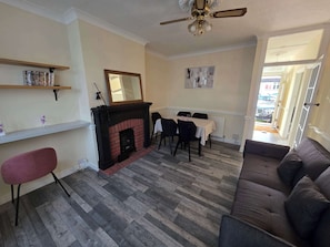 Interior - Modern Ground Floor Flat w Parking Romford (Greater London)