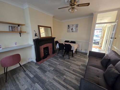 Modern Ground Floor Flat w Parking Romford