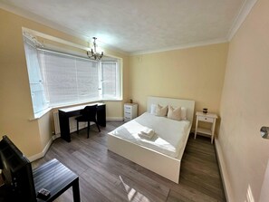 2 bedrooms, internet, bed sheets