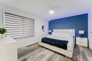 3 bedrooms, iron/ironing board, travel cot, free WiFi - Delray Beach 3BR: Walk to Atlantic Ave - Hot Tub & Game Room (Delray Beach)