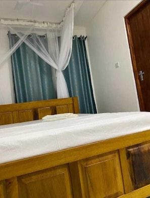 Deluxe Double Room | Individually decorated, individually furnished, free WiFi, bed sheets - Zuri Africa Accommodation Mtwapa (Mtwapa)