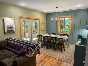 Interior - Secluded Creekside Cabin close to PF and Gatlinburg (Pigeon Forge)